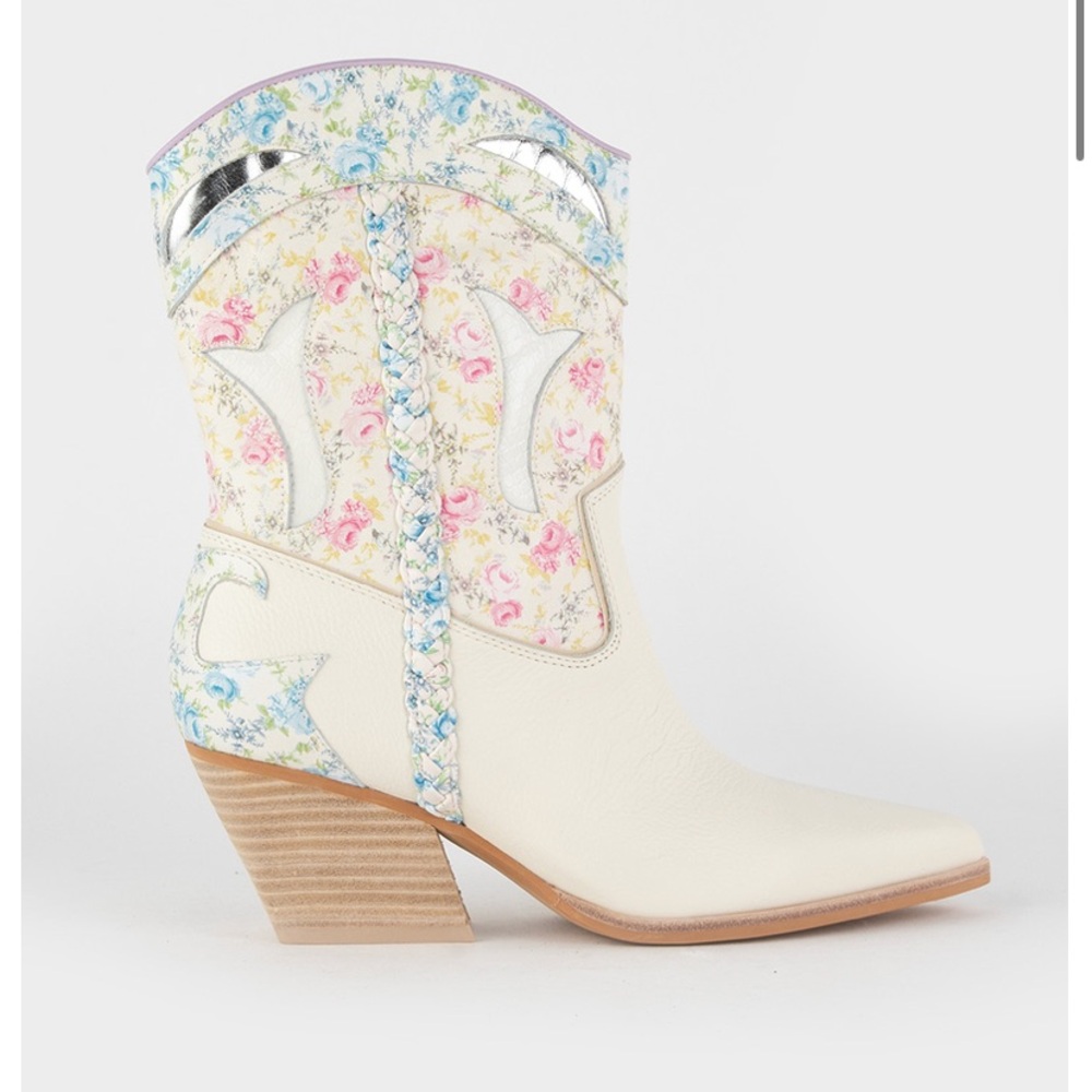 DOLCE VITA Loral Women’s Short Western Boots